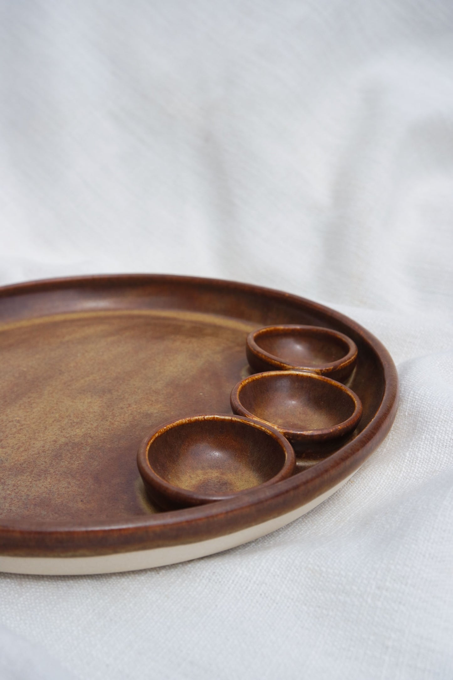 Dippy Dinner Plate | Brown satin