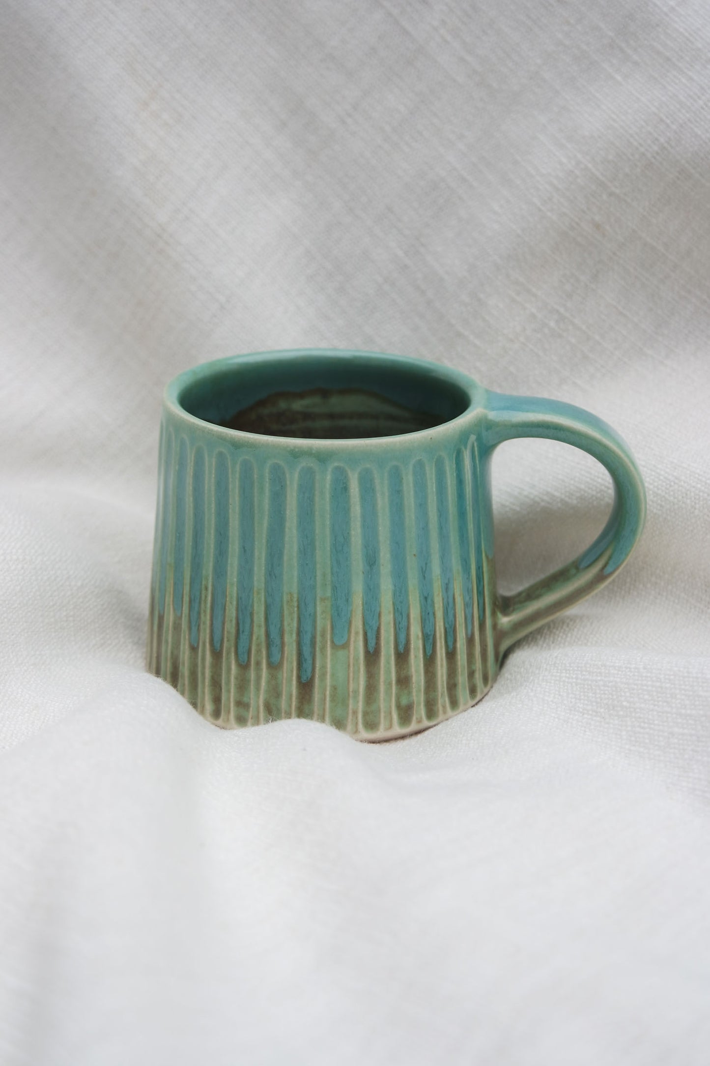 Mug Small | Blue & mossy green carved lines