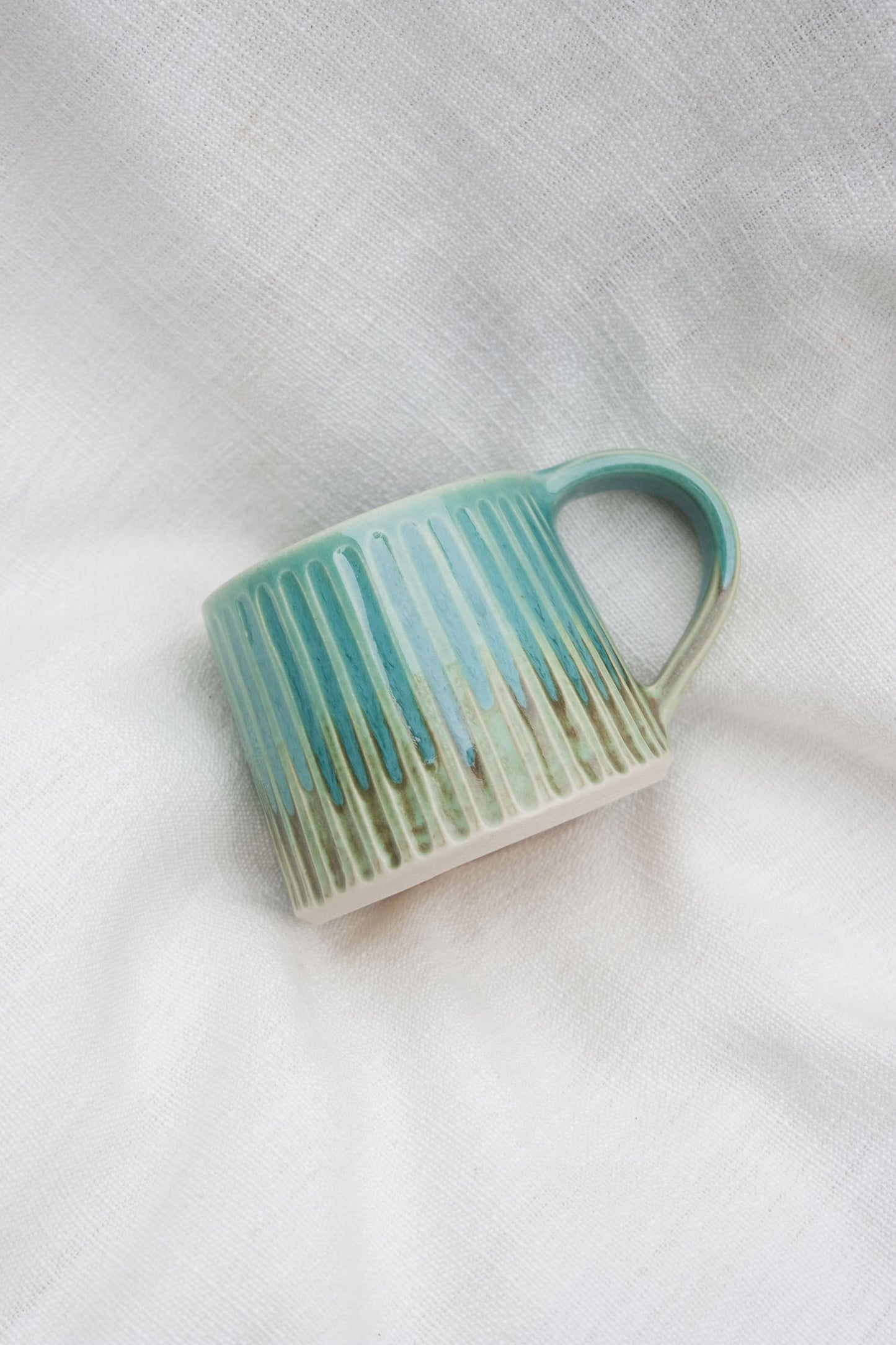 Mug Small | Blue & mossy green carved lines