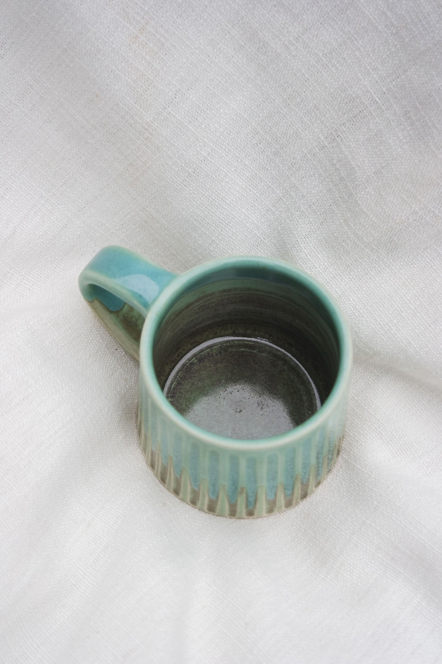 Mug Small | Blue & mossy green carved lines
