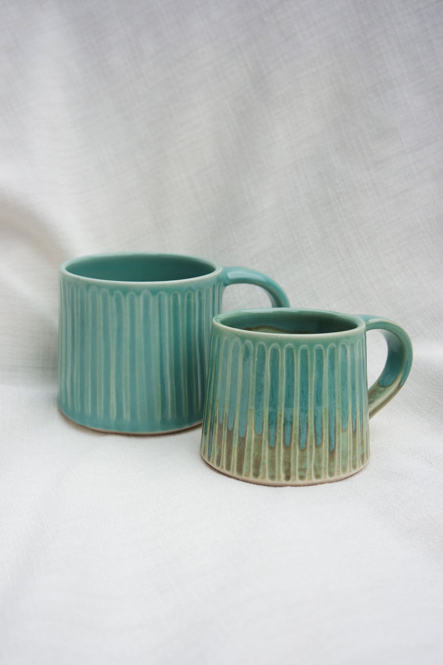 Mug Small | Blue & mossy green carved lines