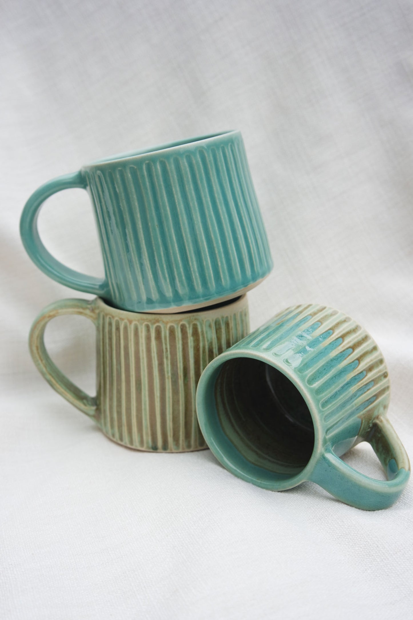 Mug Small | Blue & mossy green carved lines