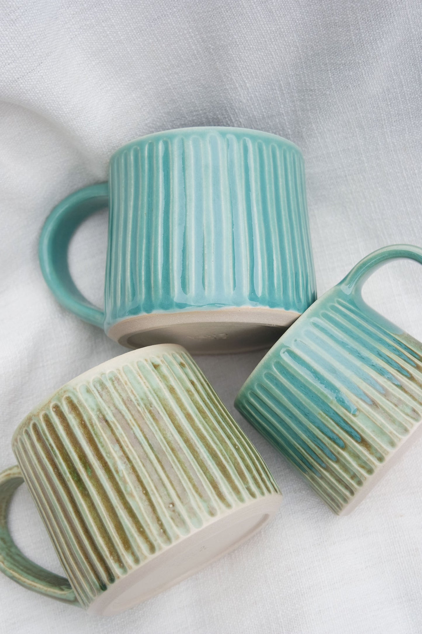 Mug Small | Blue & mossy green carved lines