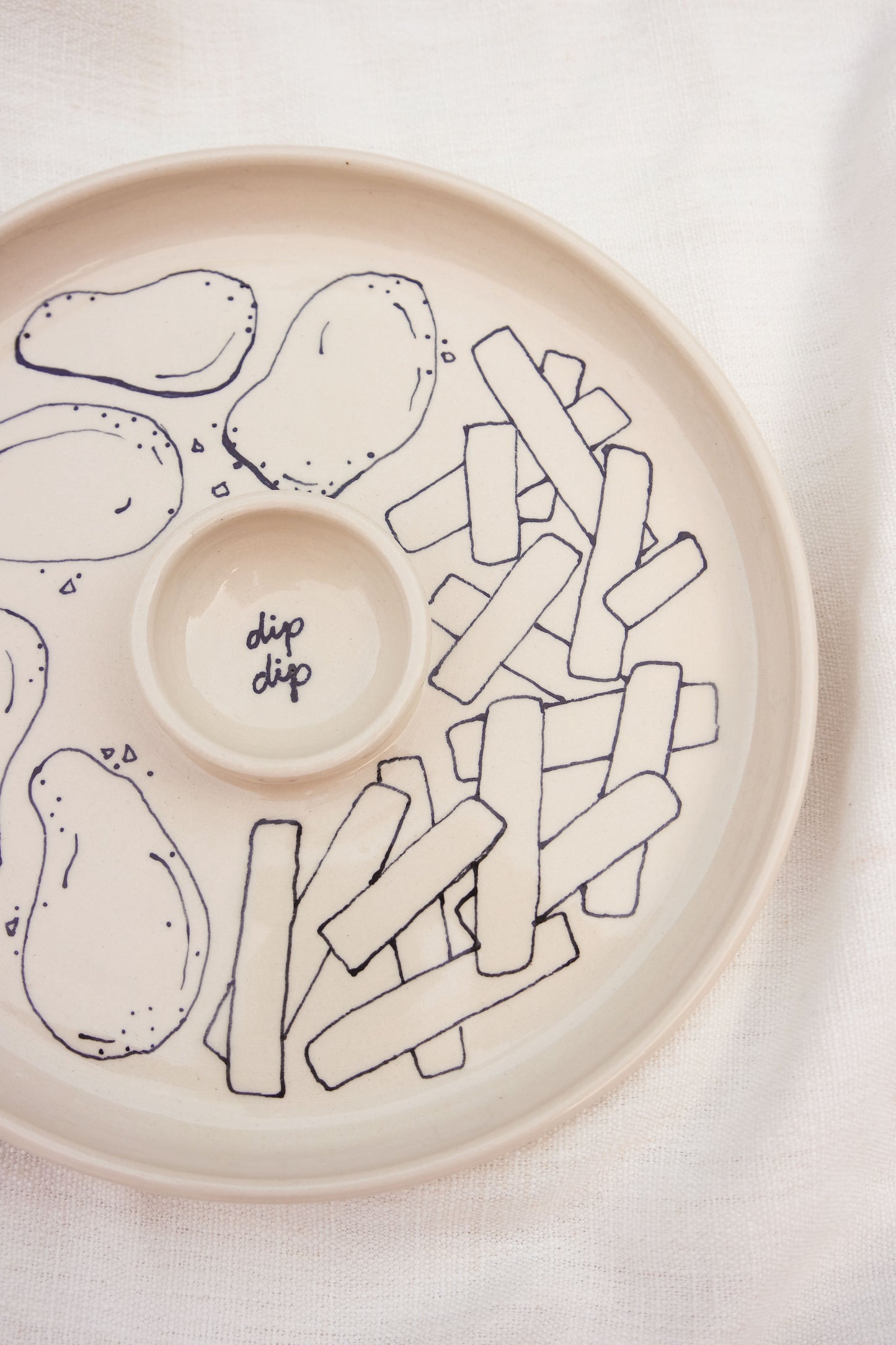 Nuggets & Chips plate in black