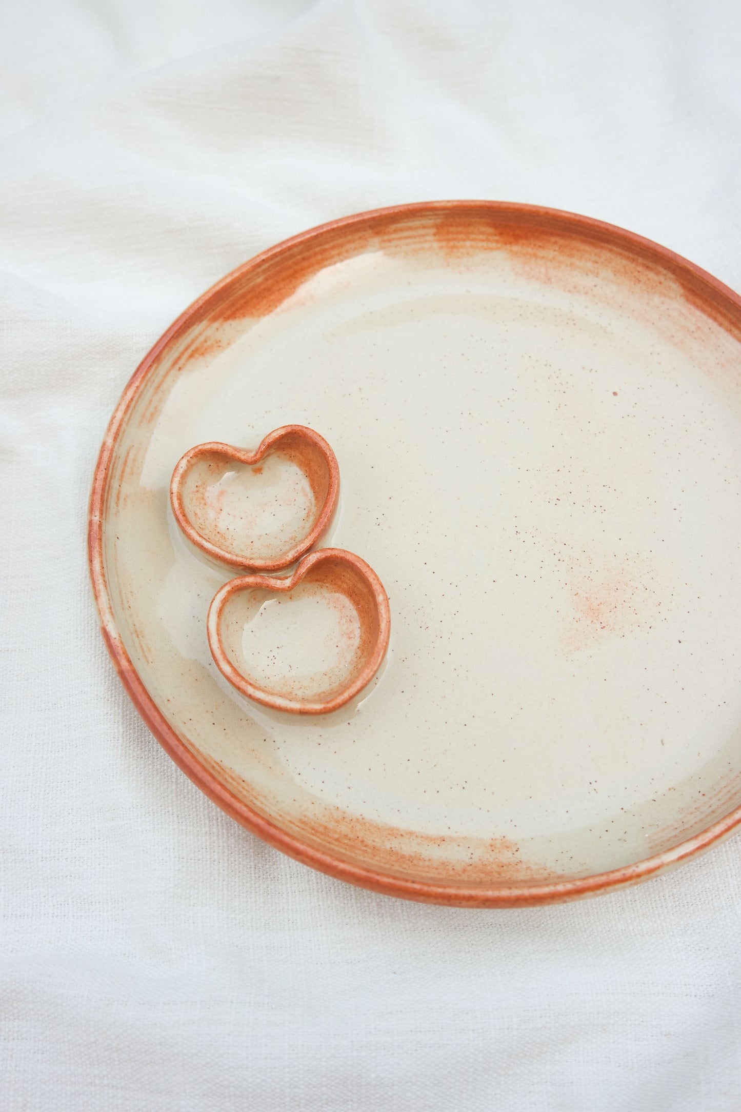 Double Heart Dippy Snack Plate in Vanilla Bean Extra Cinnamon