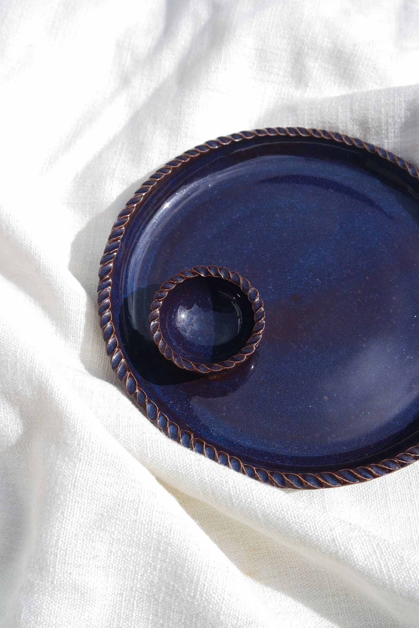 Mini cheeseboard plate in Blue Ember with Rope Rim