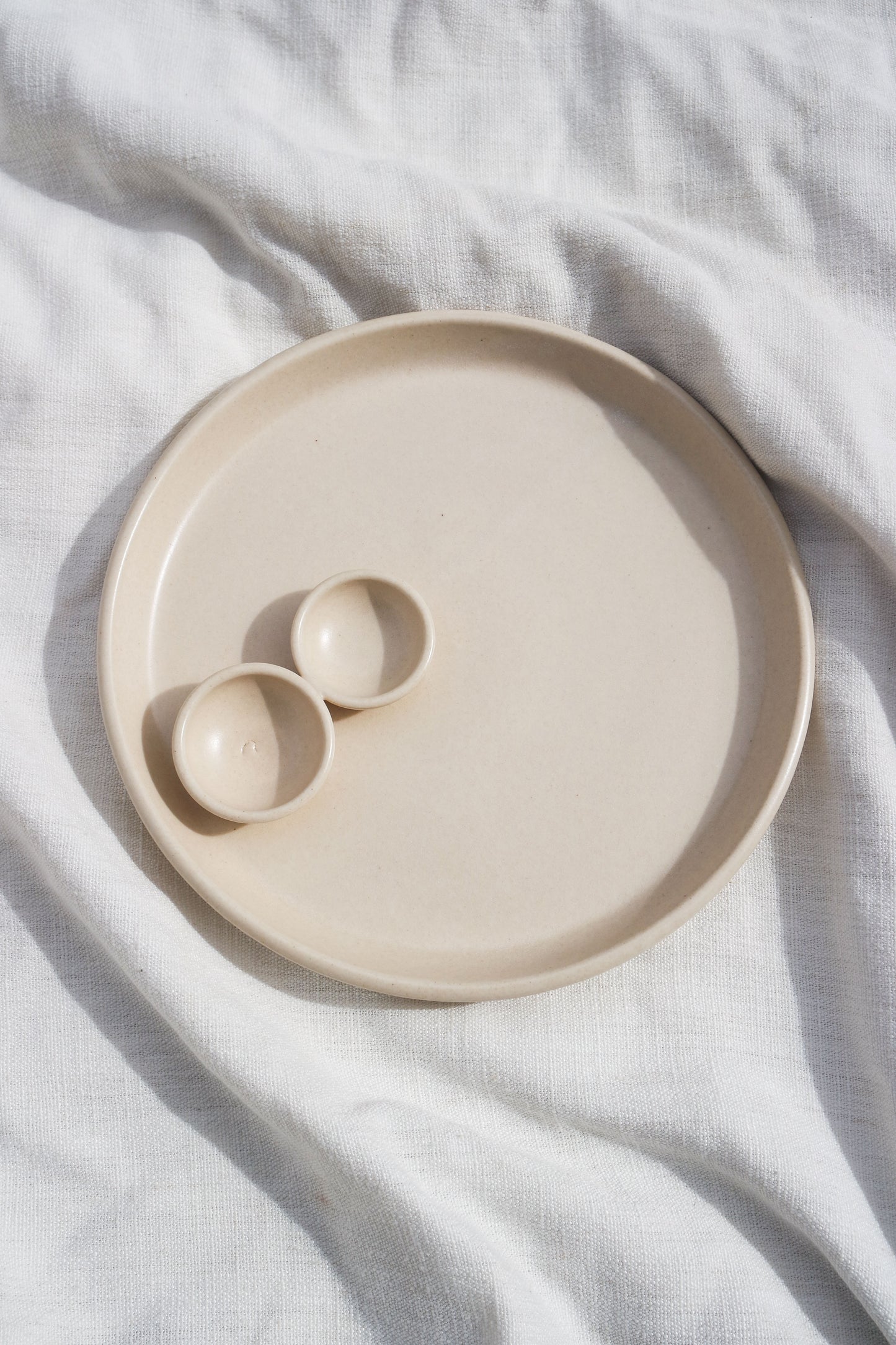 Double Dippy Dinner Plate in Meringue *seconds