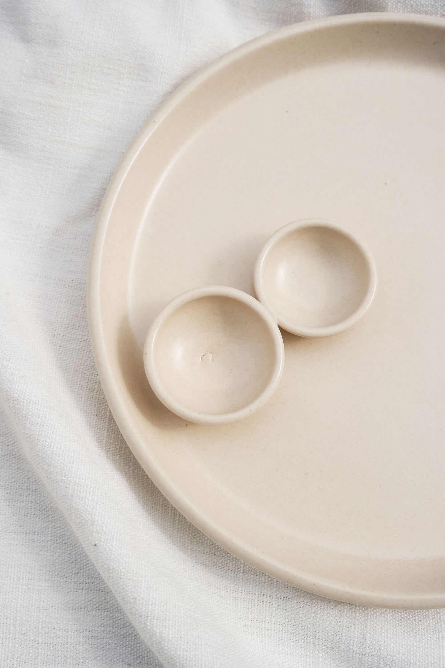 Double Dippy Dinner Plate in Meringue *seconds